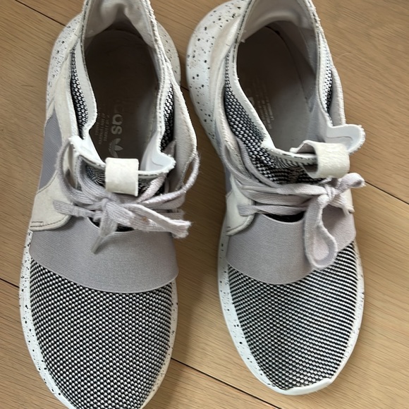 Adidas womens size 7 shoes - Picture 2 of 4